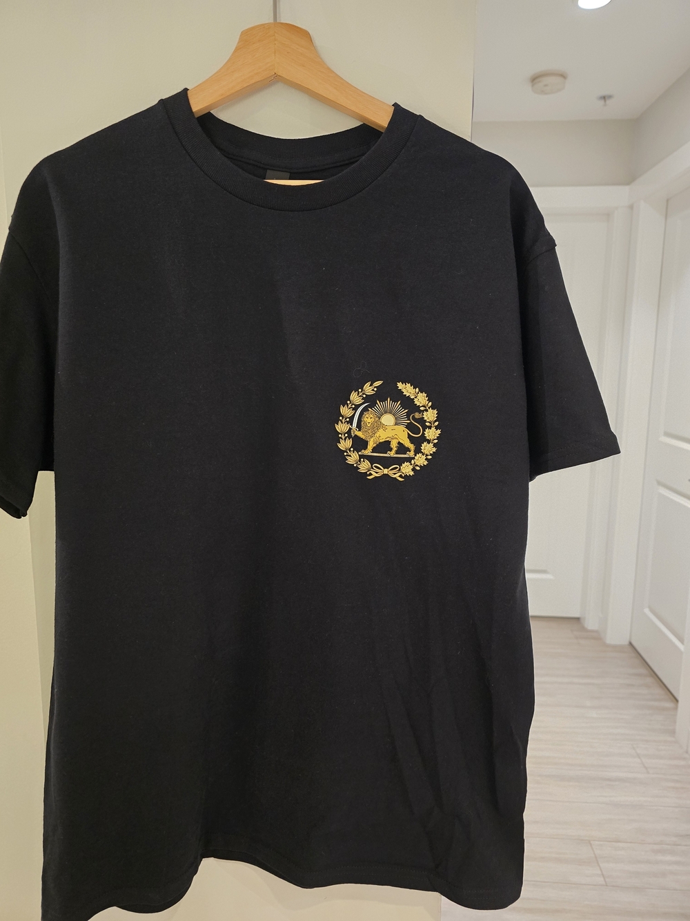 Black Men's Crew Neck T‑Shirt with Gold SunCrest Print